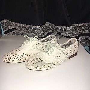 Jun & Ivy Oxford flat